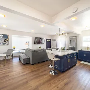 Luxury With Hot Tub! Walk To & Bars Long Beach